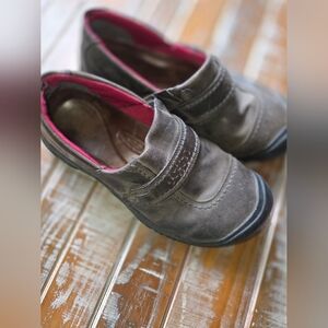 Keen Casual Slip-On Loafers in Gray with Pink Lining 8.5.  Cottagecore